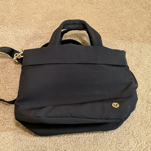 Lululemon On My Level Bag *Micro Black/Shiny Gold - Picture 5 of 9